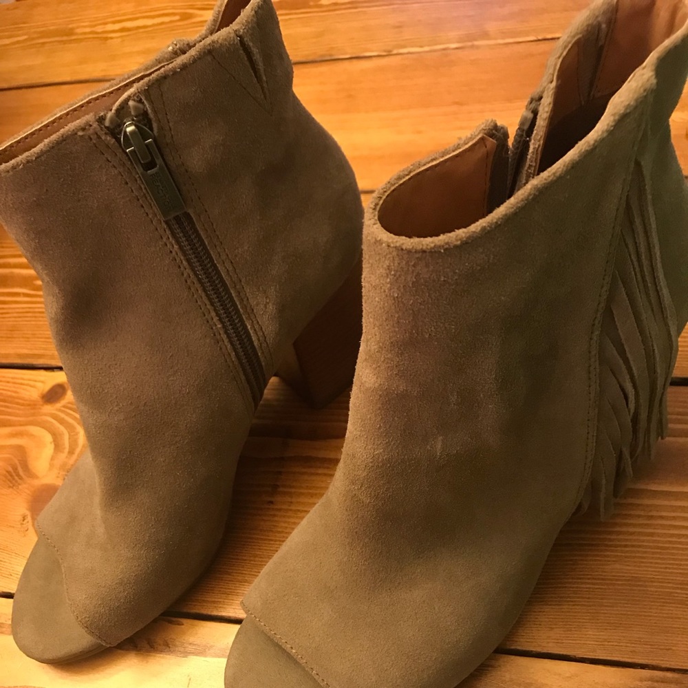 Kenneth Cole Reaction Booties - Picture 2 of 4